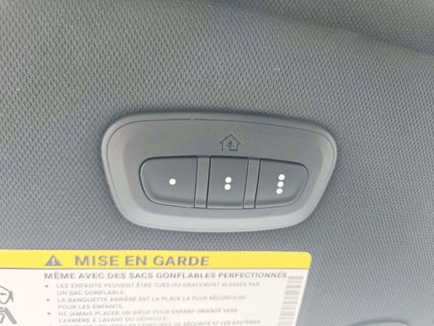 Used 2025 Chrysler Pacifica Limited FWD image 38