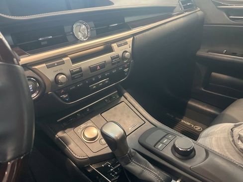 Used 2018 Lexus ES 350 w/ Premier Package FWD image 19