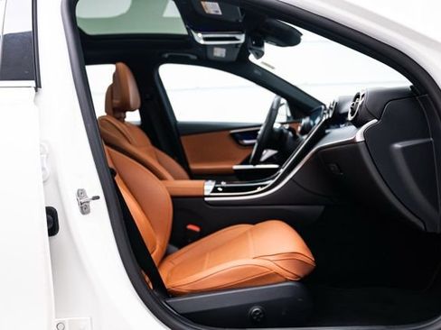 Used 2025 Mercedes-Benz C 300 4MATIC Sedan image 13