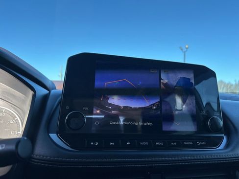 Used 2023 Nissan Rogue SL w/ SL Premium Package image 29