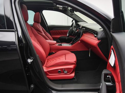 Used 2025 Maserati Grecale Modena AWD/4WD image 47