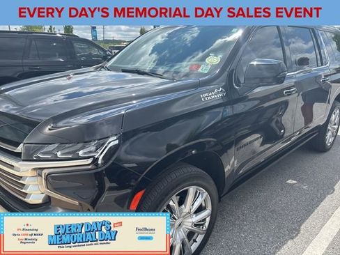 Used 2021 Chevrolet Suburban High Country AWD/4WD image 12