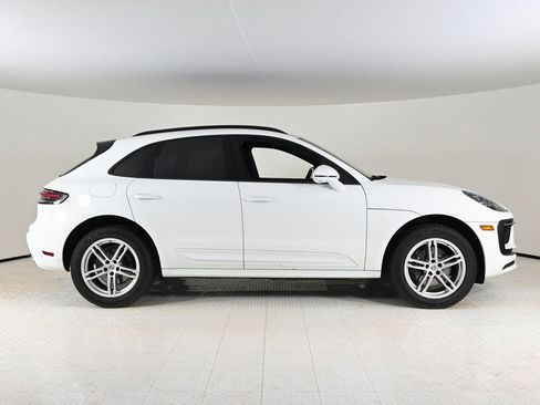 Certified 2024 Porsche Macan AWD/4WD image 8