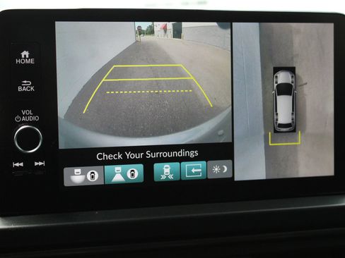 Used 2025 Honda Pilot TrailSport image 44