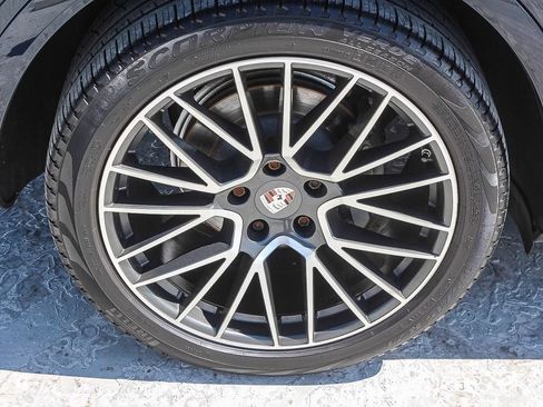 Used 2019 Porsche Cayenne S w/ Premium Package AWD/4WD image 9