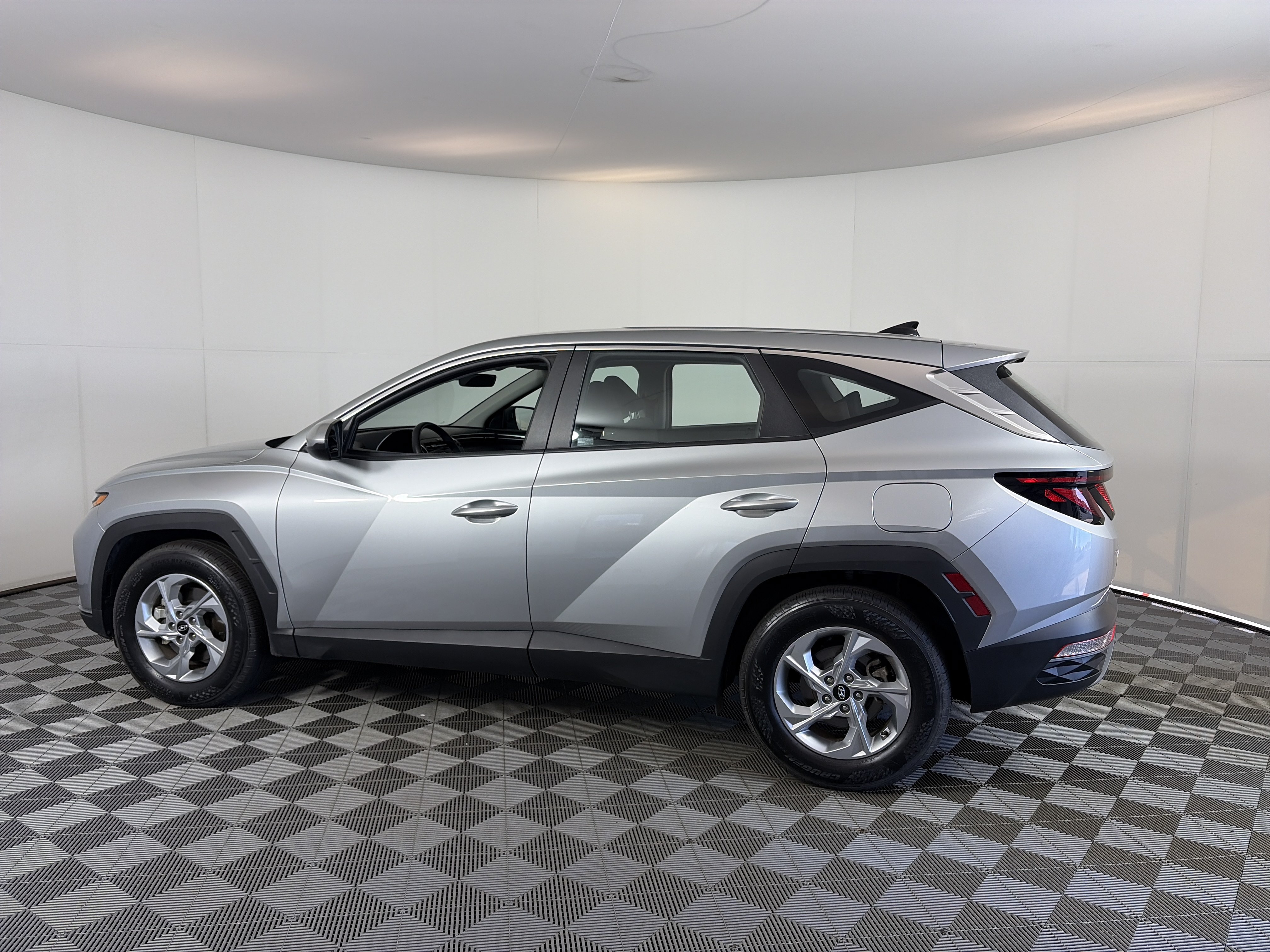 Certified 2024 Hyundai Tucson SE FWD image 8
