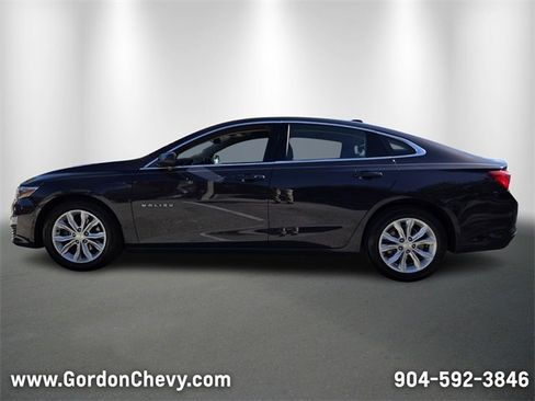 Used 2025 Chevrolet Malibu LT image 2