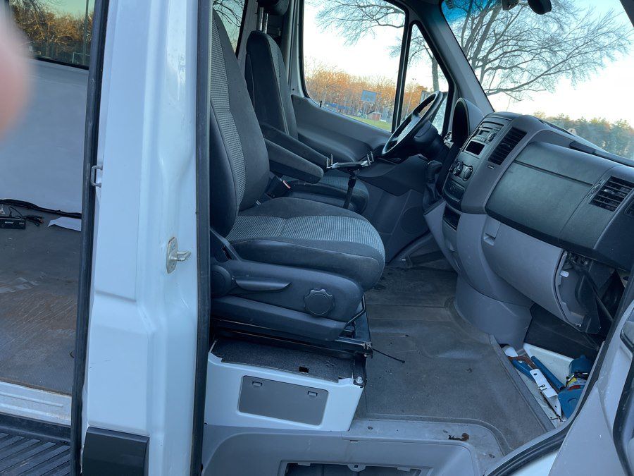 Used 2011 Freightliner Sprinter 2500 RWD image 35