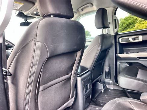 Used 2023 Ford Explorer XLT RWD image 13