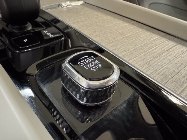 Used 2023 Volvo XC60 B5 Plus w/ Protection Package Premier FWD image 11