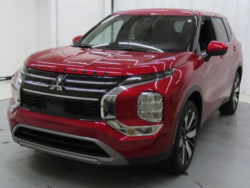 New 2025 Mitsubishi Outlander SE image 7