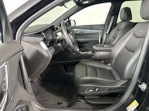 Used 2024 Cadillac XT6 Luxury image 11