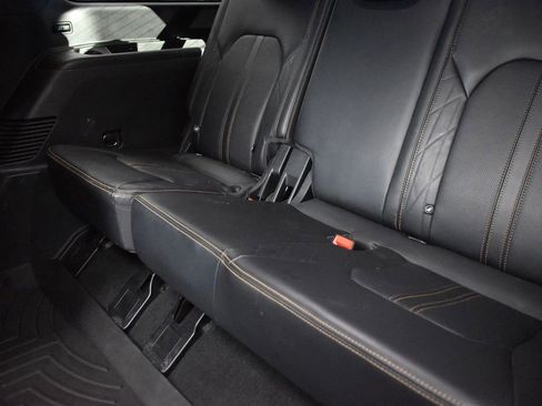 Used 2024 Ford Expedition Platinum image 17