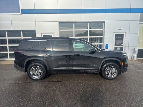 Used 2025 Chevrolet Traverse LT image 8