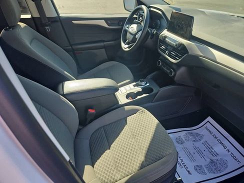 Used 2022 Ford Escape SE FWD image 12