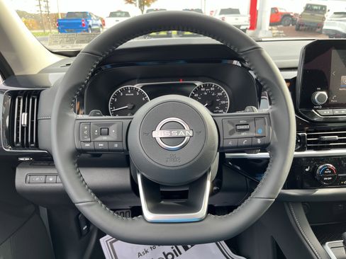 New 2025 Nissan Pathfinder SV w/ SV Premium Package image 22