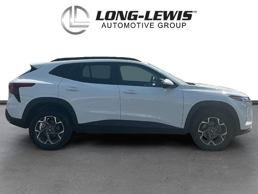 Used 2025 Chevrolet Trax LT FWD image 8