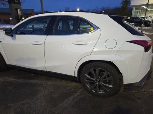Used 2023 Lexus UX 250h F Sport image 2