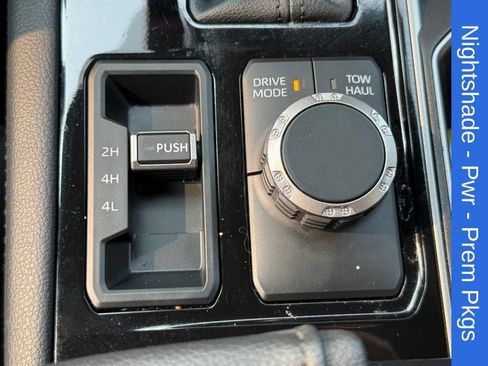 Used 2025 Toyota Tundra Limited AWD/4WD image 29