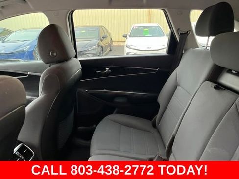 Used 2019 Kia Sorento FWD image 12