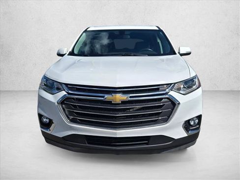 Used 2021 Chevrolet Traverse LT FWD image 2