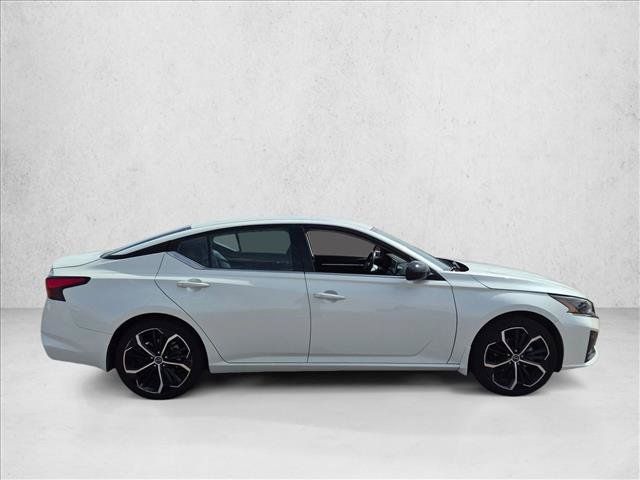 Used 2024 Nissan Altima 2.5 SR FWD image 4