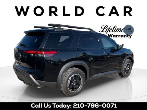 Used 2025 Nissan Pathfinder Rock Creek image 7