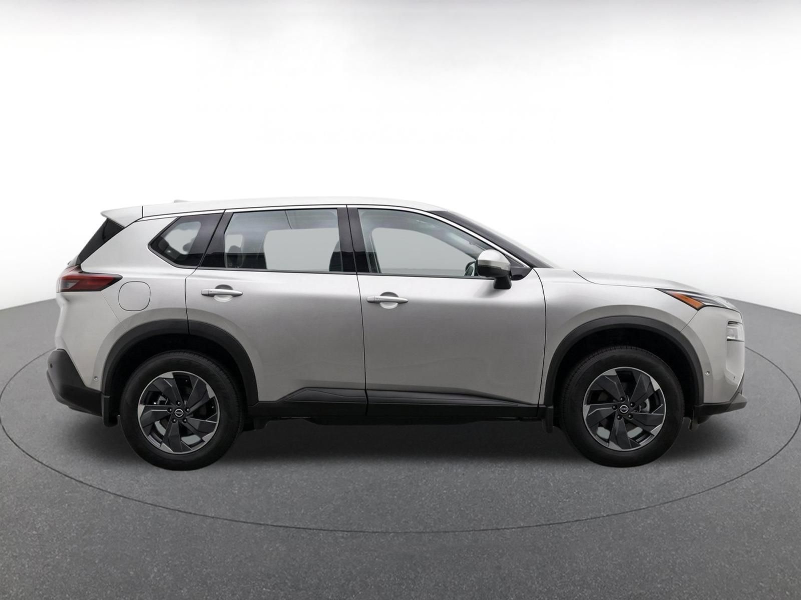 Used 2025 Nissan Rogue SV AWD/4WD image 9