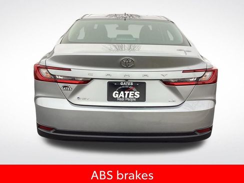 Used 2025 Toyota Camry LE image 9