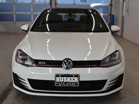 Used 2015 Volkswagen Golf 4-Door image 3