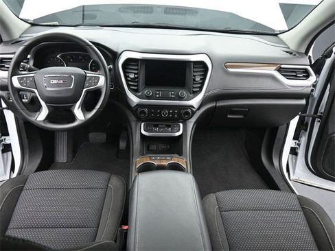 Used 2023 GMC Acadia SLE image 25