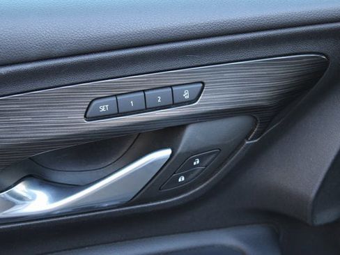 Used 2024 GMC Terrain SLT image 20