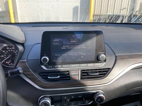 Used 2023 Nissan Altima 2.5 SV FWD image 23