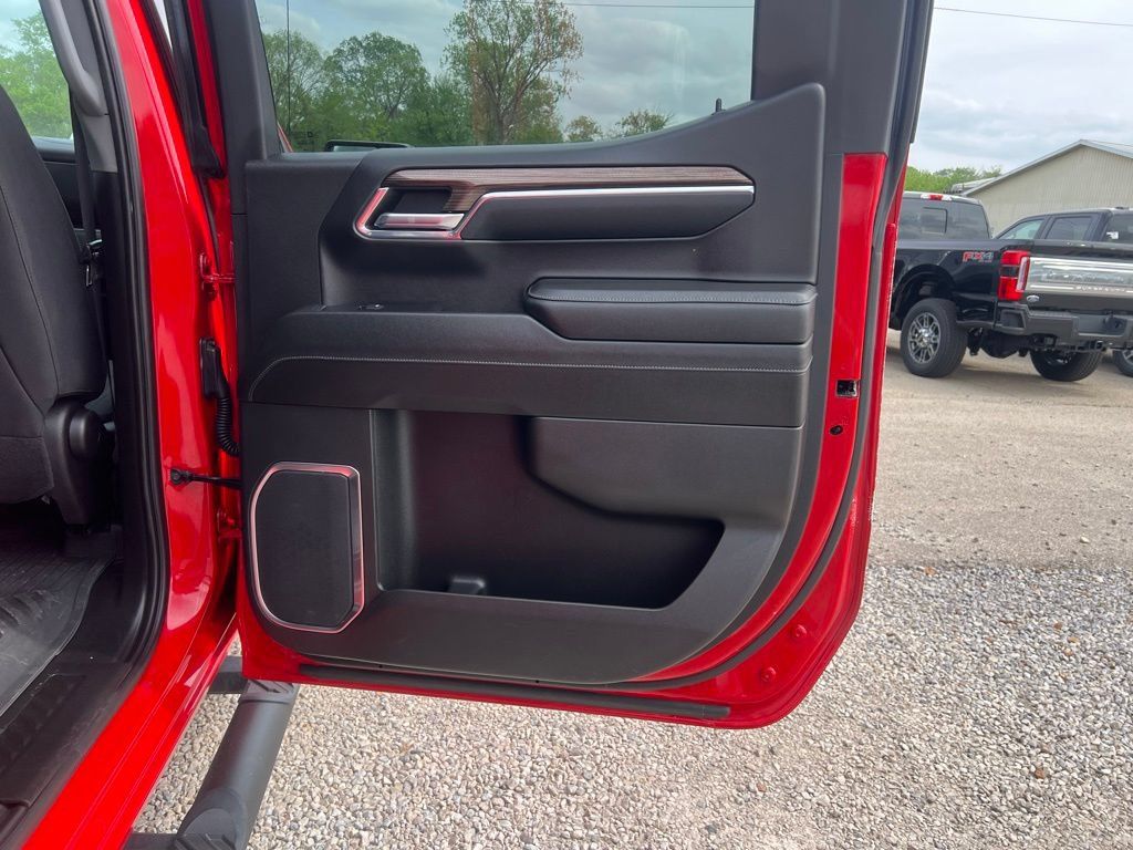 Used 2024 Chevrolet Silverado 1500 LT Trail Boss w/ Convenience Package II AWD/4WD image 18