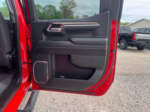 Used 2024 Chevrolet Silverado 1500 LT Trail Boss w/ Convenience Package II AWD/4WD image 18