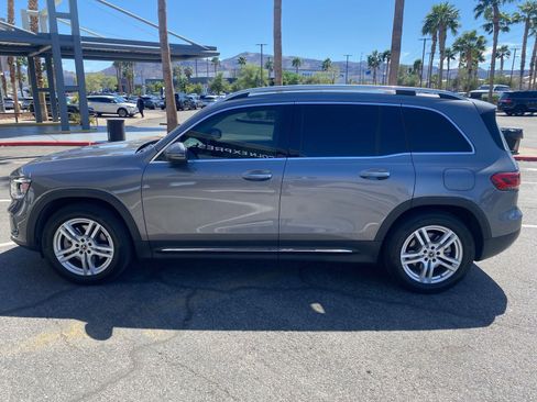 Used 2021 Mercedes-Benz GLB 250 4MATIC w/ Premium Package image 8