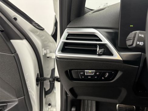 Used 2025 BMW 330i xDrive Sedan w/ M Sport Package image 31