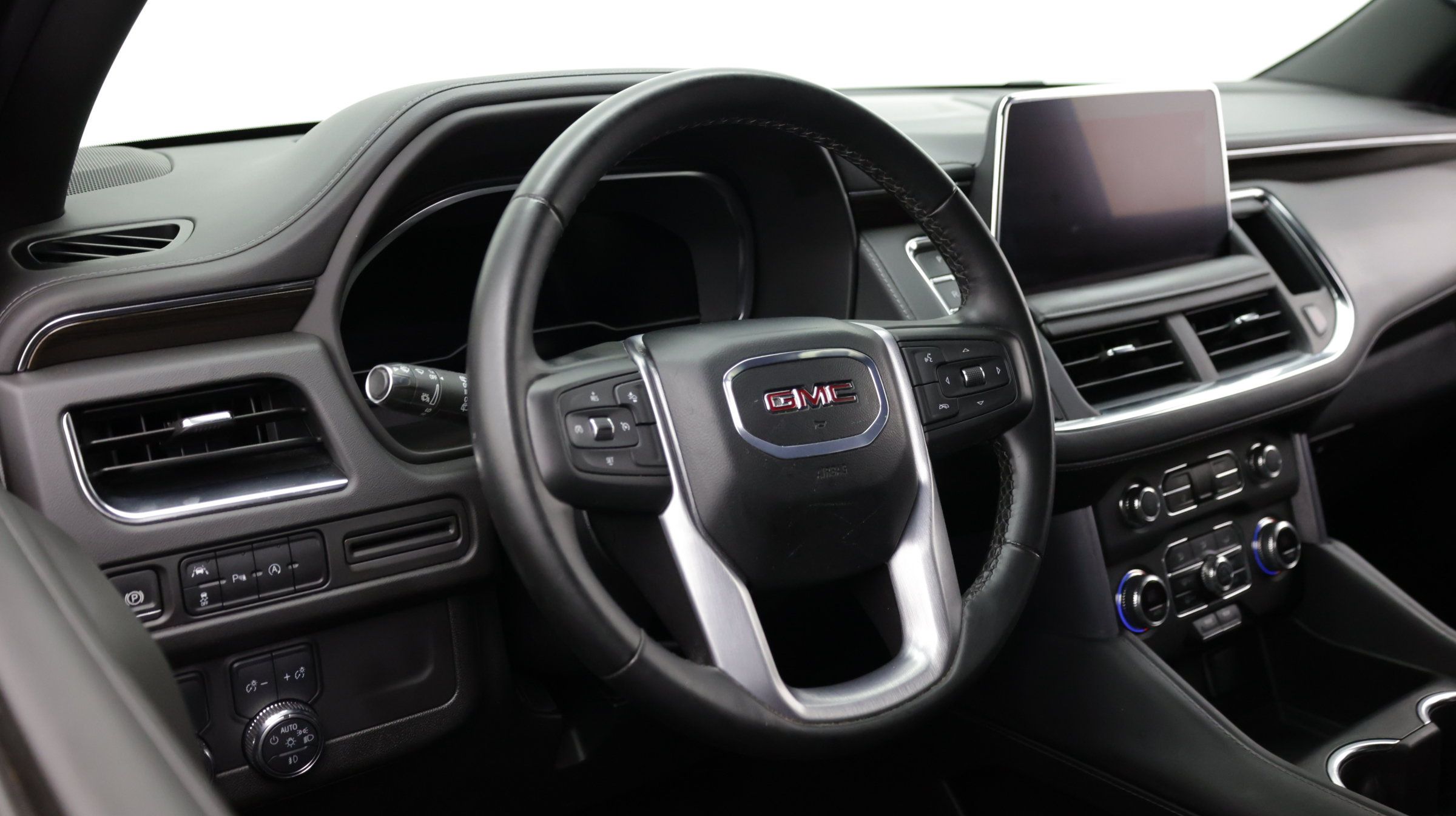 Used 2024 GMC Yukon XL SLE w/ Gmc Pro Safety Plus Package RWD image 11