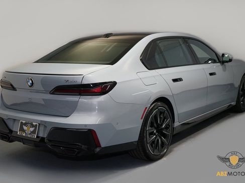 Used 2023 BMW 760i xDrive image 6