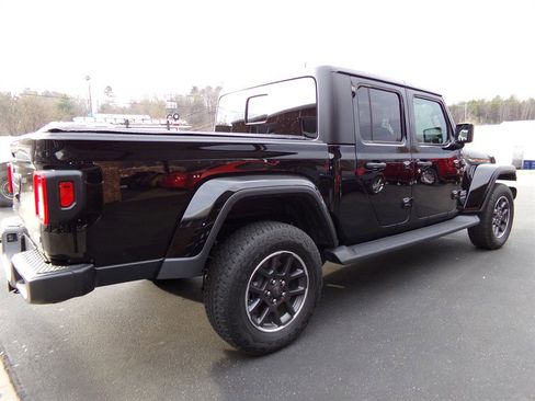 Used 2023 Jeep Gladiator Overland w/ Cold Weather Group image 8