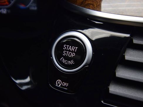 Used 2020 BMW 530i xDrive w/ Premium Package image 37