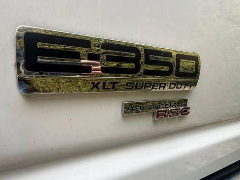 Used 2011 Ford E-350 and Econoline 350 XLT image 7