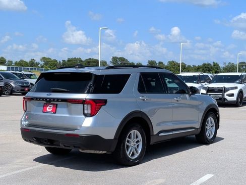 Used 2025 Ford Explorer Active RWD image 8