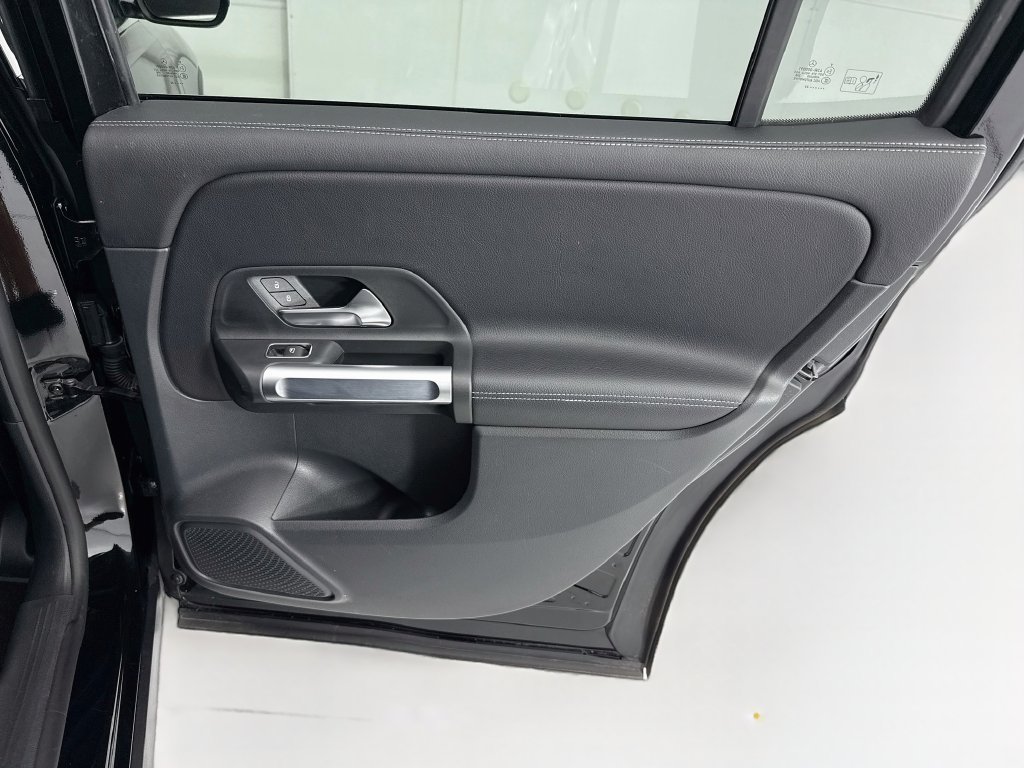 Used 2023 Mercedes-Benz GLB 250 image 26