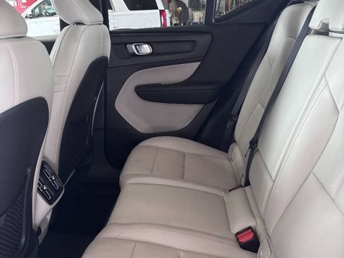 Used 2019 Volvo XC40 T5 Momentum AWD/4WD image 6