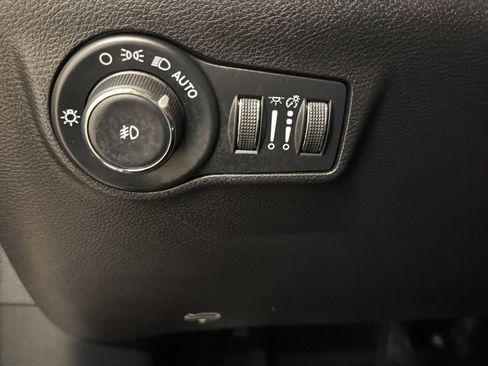 Used 2025 Jeep Compass Limited AWD/4WD image 16