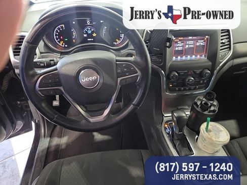 Used 2018 Jeep Grand Cherokee Laredo AWD/4WD image 8