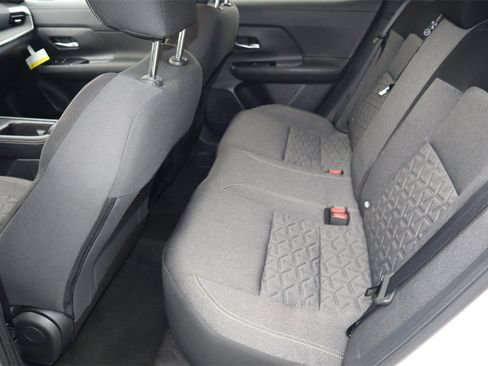 Certified 2025 Nissan Kicks SV image 18