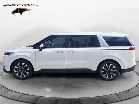 Used 2023 Kia Carnival EX image 6