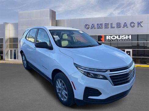 Used 2024 Chevrolet Equinox LS image 2